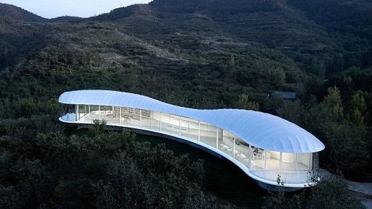 充电桩膜结构车棚施工：绿色能源与现代建筑的完美融合   