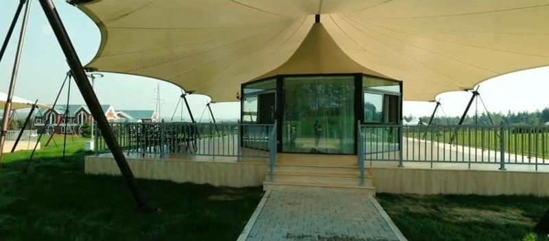 红绿灯遮阳雨棚：城市风景中的时尚元素-1